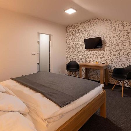 Hotel Lion Modřice Esterno foto